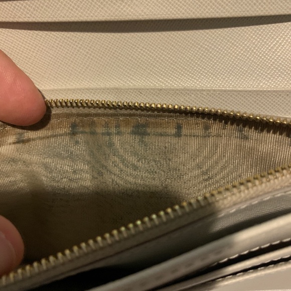 Genuine Prada bow tie wallet with authentication - Picture 11 of 16